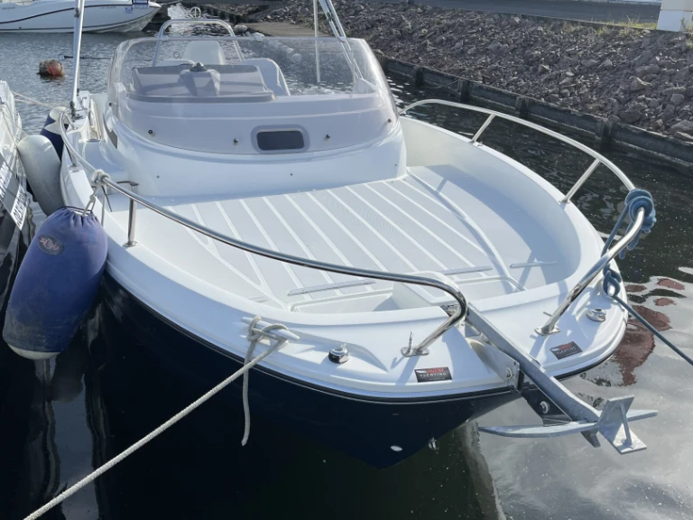 Noleggio Barca a motore Jeanneau con patente nautica