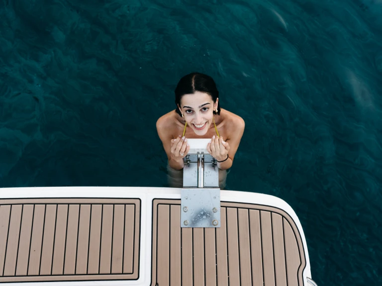 Noleggio Barca a motore a Mílos – Sea Ray SDX 250