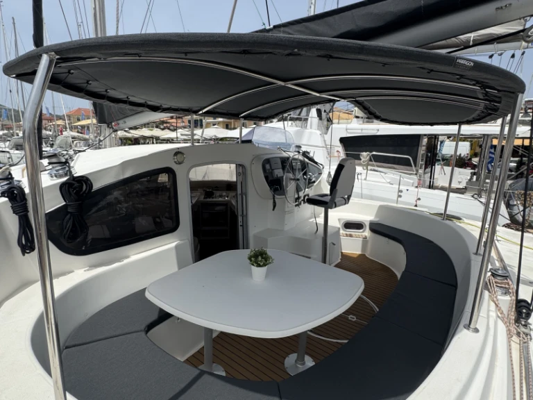 Catamarano a noleggio a Lefkáda al miglior prezzo