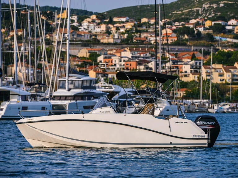 Noleggiare una Quicksilver Activ 555 Open a Marsiglia