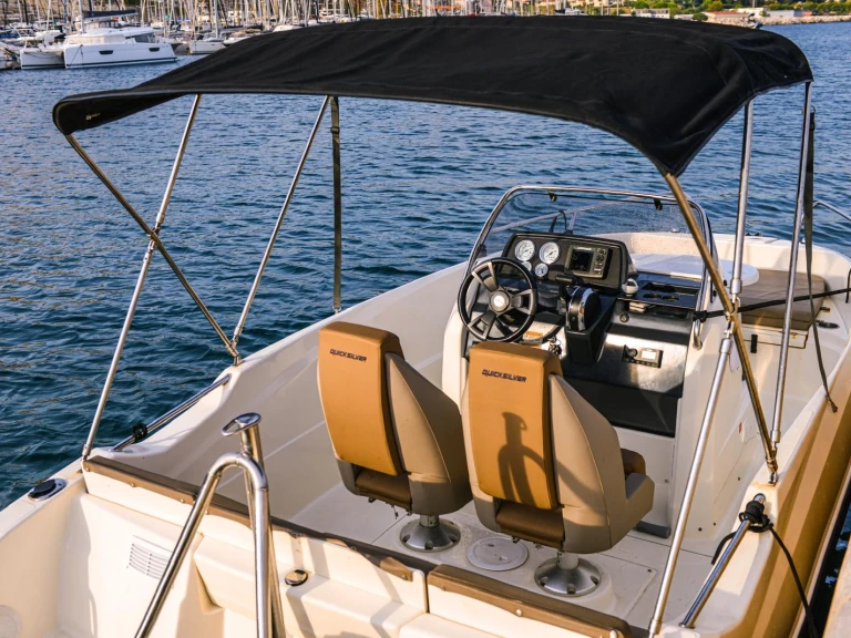 Noleggio barche Quicksilver Activ 555 Open a Marsiglia su Samboat