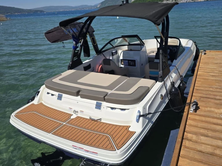 Noleggio Barca a motore con o senza skipper Bayliner a Annecy