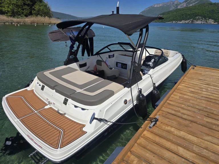 Noleggio Barca a motore Bayliner con patente nautica