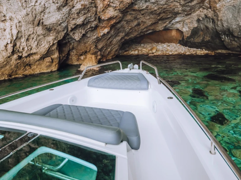 Noleggio barche Axopar Axopar 37 T-Top a Alyki su Samboat