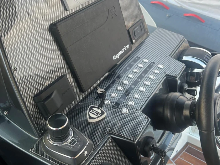 Noleggio Gommone Sacs con patente nautica