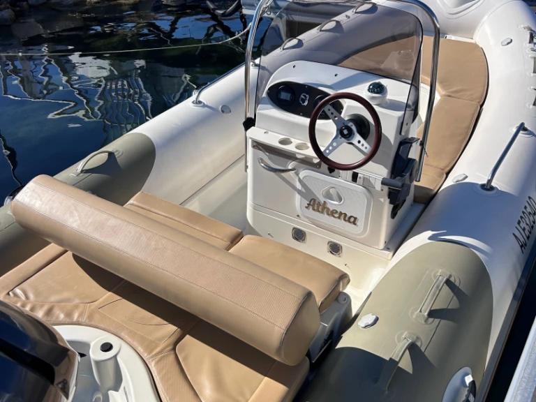 Noleggio Gommone a Pietrosella – Zodiac Medline 550