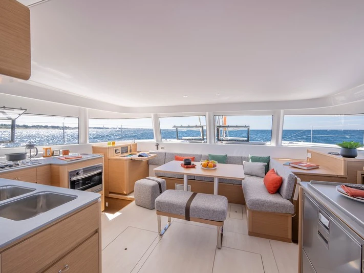 Noleggio Catamarano Excess con patente nautica