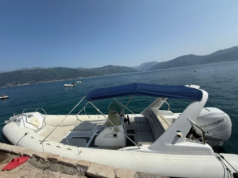 Sacs Sacs S 780 da affittare a  Tivat