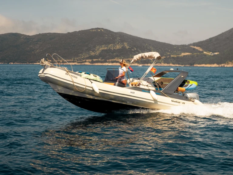 Noleggio Gommone Shark con patente nautica