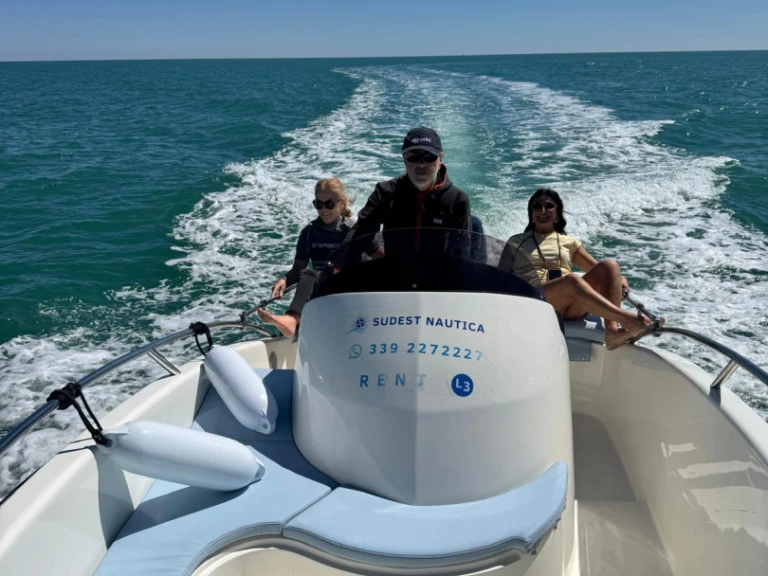 Noleggio a Bisceglie – Clear Marine LIBRA OPEN 650 su SamBoat