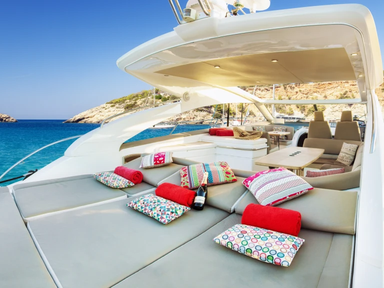 Noleggio Barca a motore con o senza skipper Princess a Marina Botafoch