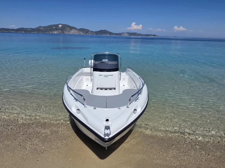 Barca a motore a noleggio a Kerí al miglior prezzo