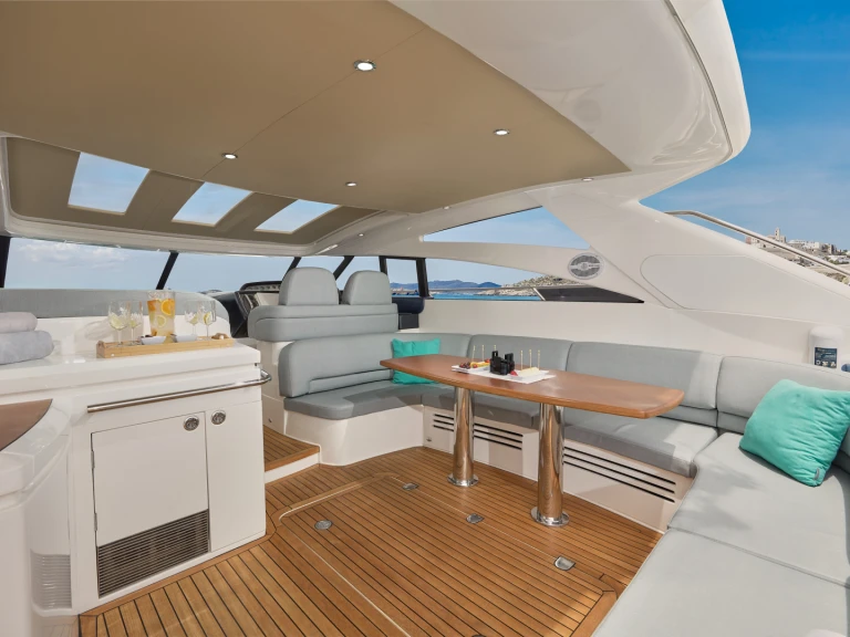 Noleggio Barca a motore a Marina Botafoch – Princess Princess V58