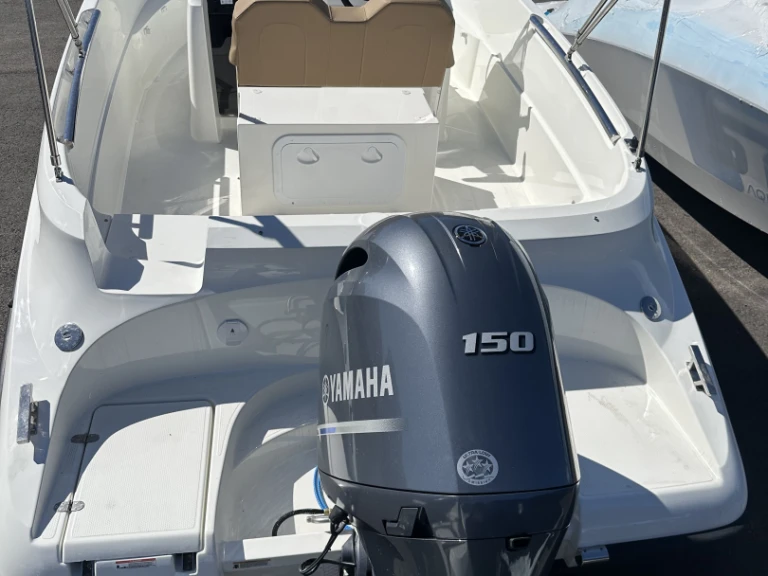 Noleggio Barca a motore AQUA con patente nautica