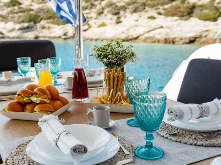 Noleggio Catamarano Lagoon con patente nautica