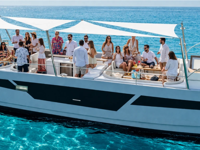 Noleggiare una Serenity Catamarán a Puerto Marina Benalmadena