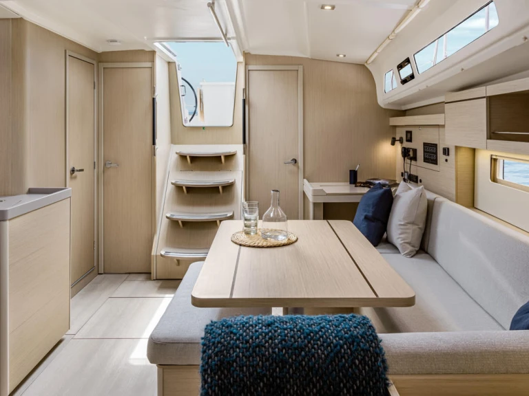 Noleggiare una Bénéteau Oceanis 40.1 a Parham Town