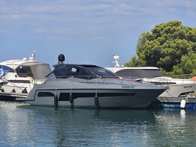 Noleggio Yacht di lusso Grginić con patente nautica