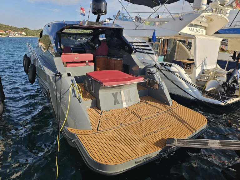 Yacht di lusso a noleggio a Zaravecchia (Biograd) al miglior prezzo