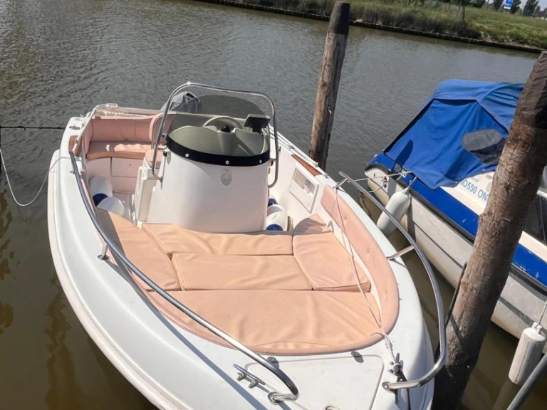 Noleggio Barca a motore con o senza skipper Elan a Chioggia