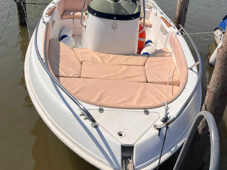 Barca a motore a noleggio a Chioggia al miglior prezzo