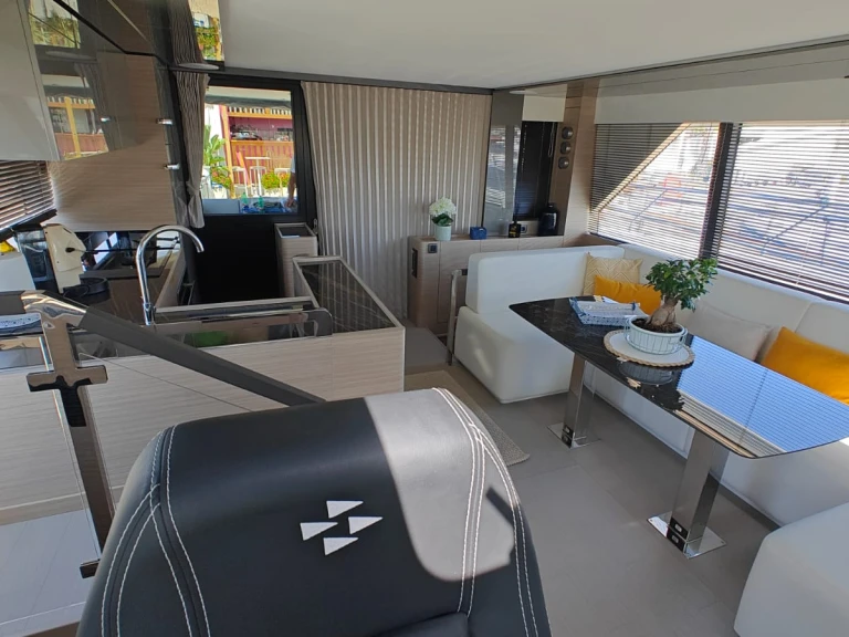 Noleggio Barca a motore a Castellammare di Stabia – Prestige Prestige M48