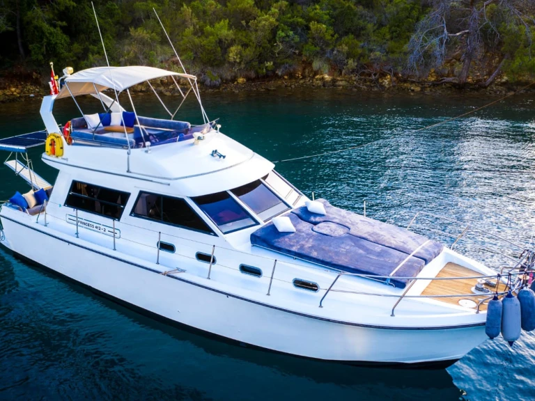 Noleggio Yacht di lusso Princess con patente nautica