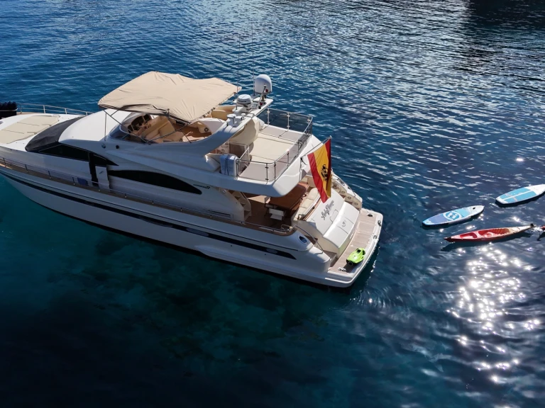 Noleggio Yacht di lusso Astondoa con patente nautica