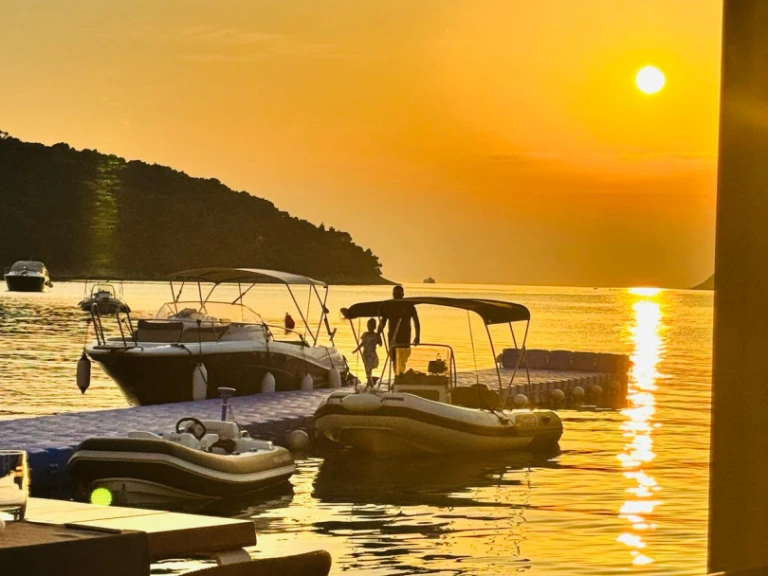 Noleggio Barca a motore a Ragusa (Dubrovnik) – Jeanneau cap camarat 7.5WA