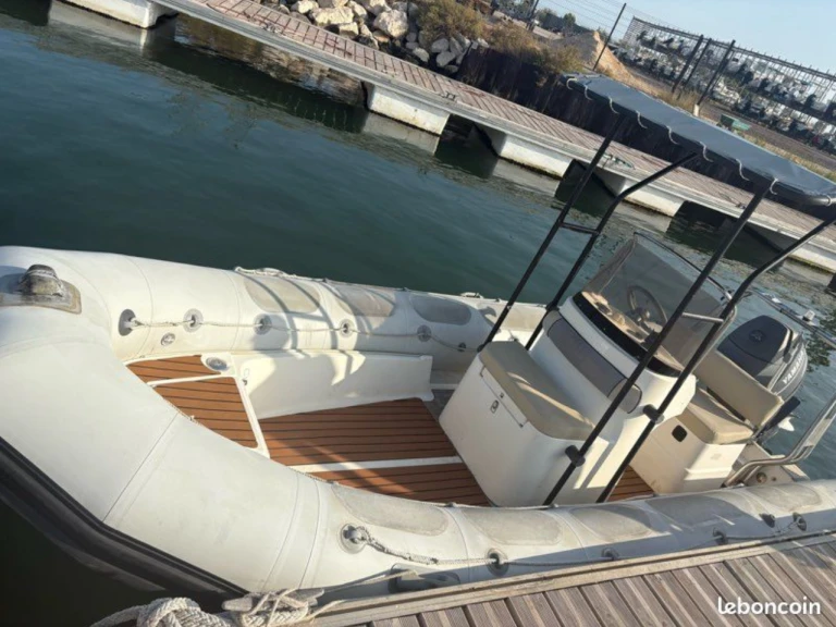 Noleggio Gommone Valiant con patente nautica