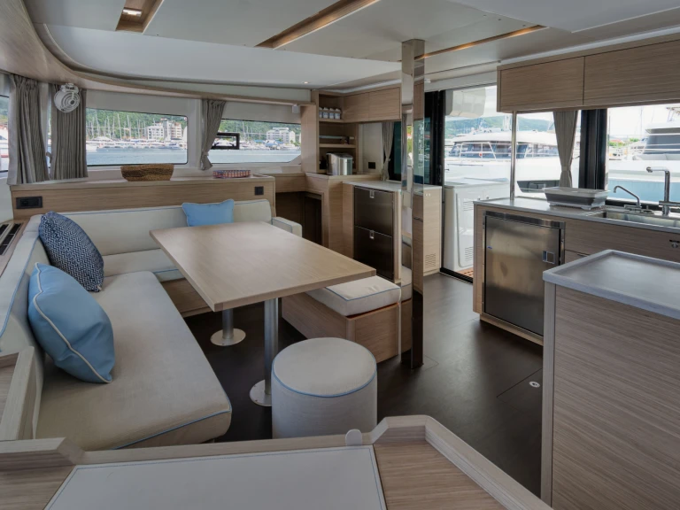 Noleggio Catamarano Lagoon 46 con patente nautica