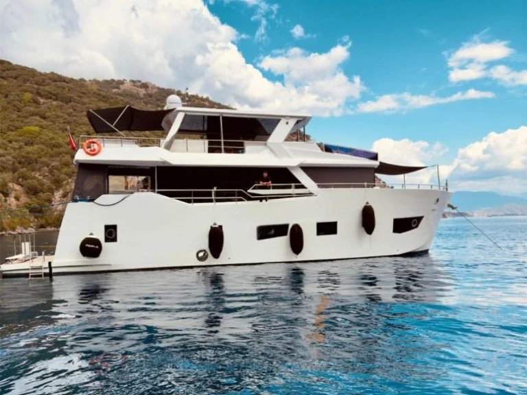 Noleggio Barca a motore Custom Made con patente nautica