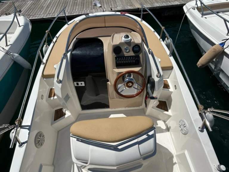 Noleggio Barca a motore Romar con patente nautica