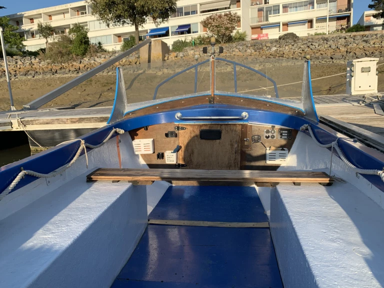 Noleggio Barca a motore Kirie con patente nautica