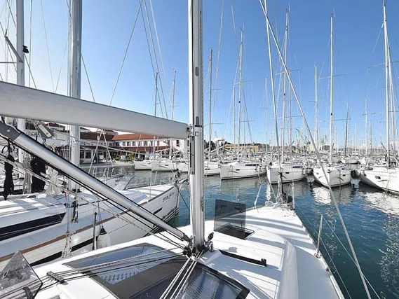 Noleggio Barca a vela con o senza skipper Dufour a Pola