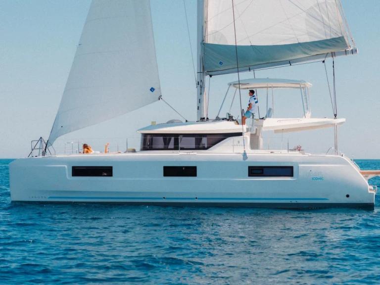 Catamarano a noleggio a Playa Sardinera al miglior prezzo