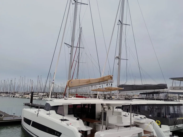 Noleggio Catamarano Fountaine Pajot con patente nautica