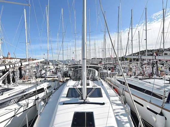 Noleggiare una Dufour Dufour 382 Grand Large a Pola