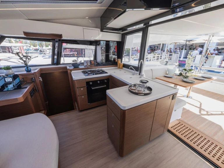 Noleggiare una Nautitech Nautitech 46 Fly a Álimos