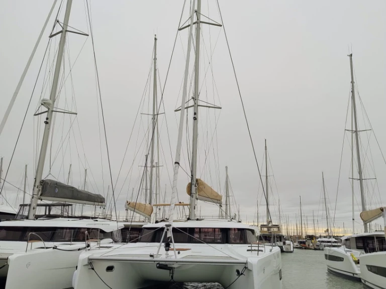 Noleggio Catamarano Fountaine Pajot con patente nautica