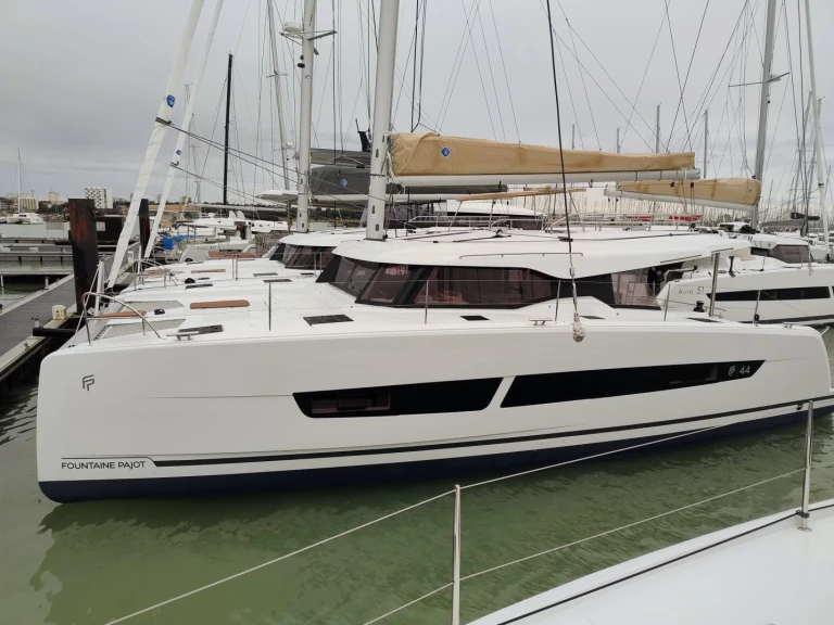Noleggiare una Fountaine Pajot Fountaine Pajot FP 44 Quatuor - 4 + 2 cab. a Trogir