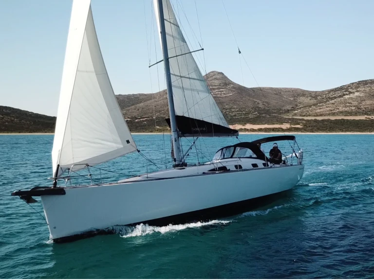 Noleggiare una Salona Salona 44 a Syros Port