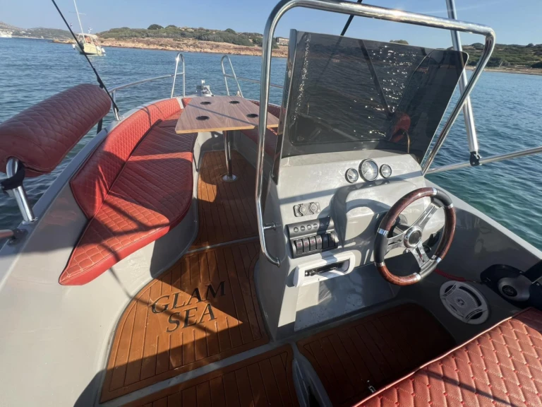 Noleggio Barca a motore con o senza skipper ISATEK TEKNE a Athens Marina
