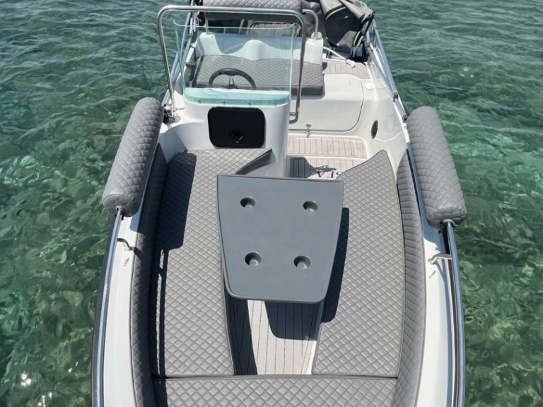 Noleggio barche ISATEK TEKNE COBRA 495 a Glyfáda su Samboat