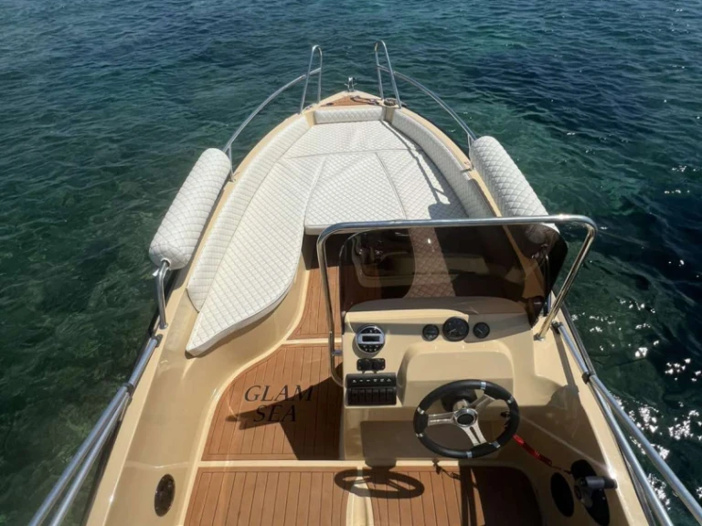 Noleggiare una ISATEK TEKNE COBRA 495 a Glyfáda