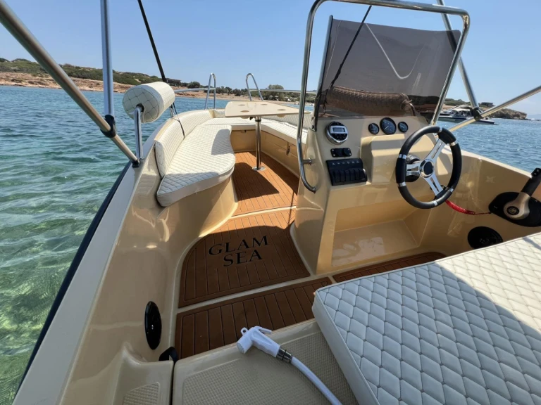 Noleggio Barca a motore a Glyfáda – ISATEK TEKNE COBRA 495