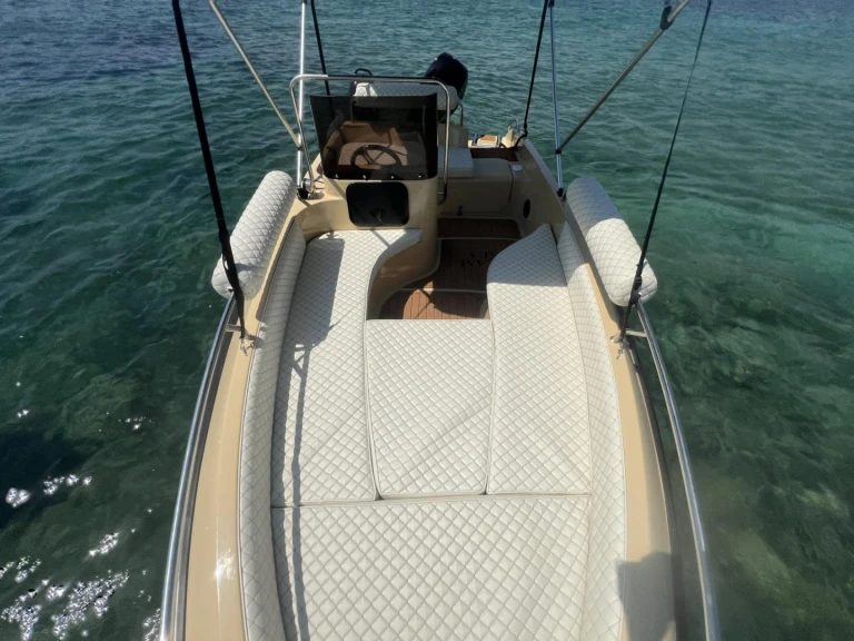 Noleggio barche ISATEK TEKNE COBRA 495 a Glyfáda su Samboat