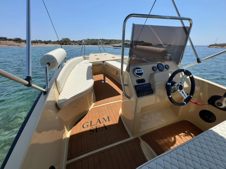 Noleggio a Glyfáda – ISATEK TEKNE COBRA 495 su SamBoat