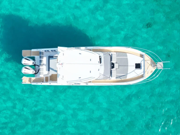 Noleggio Barca a motore con o senza skipper Saver a Marina di Portisco