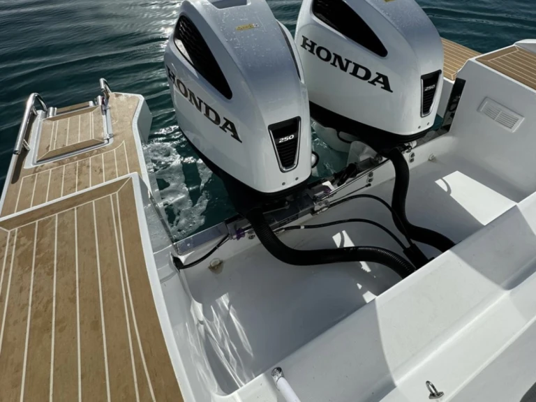 Saver Saver 330 Sport da affittare a  Marina di Portisco